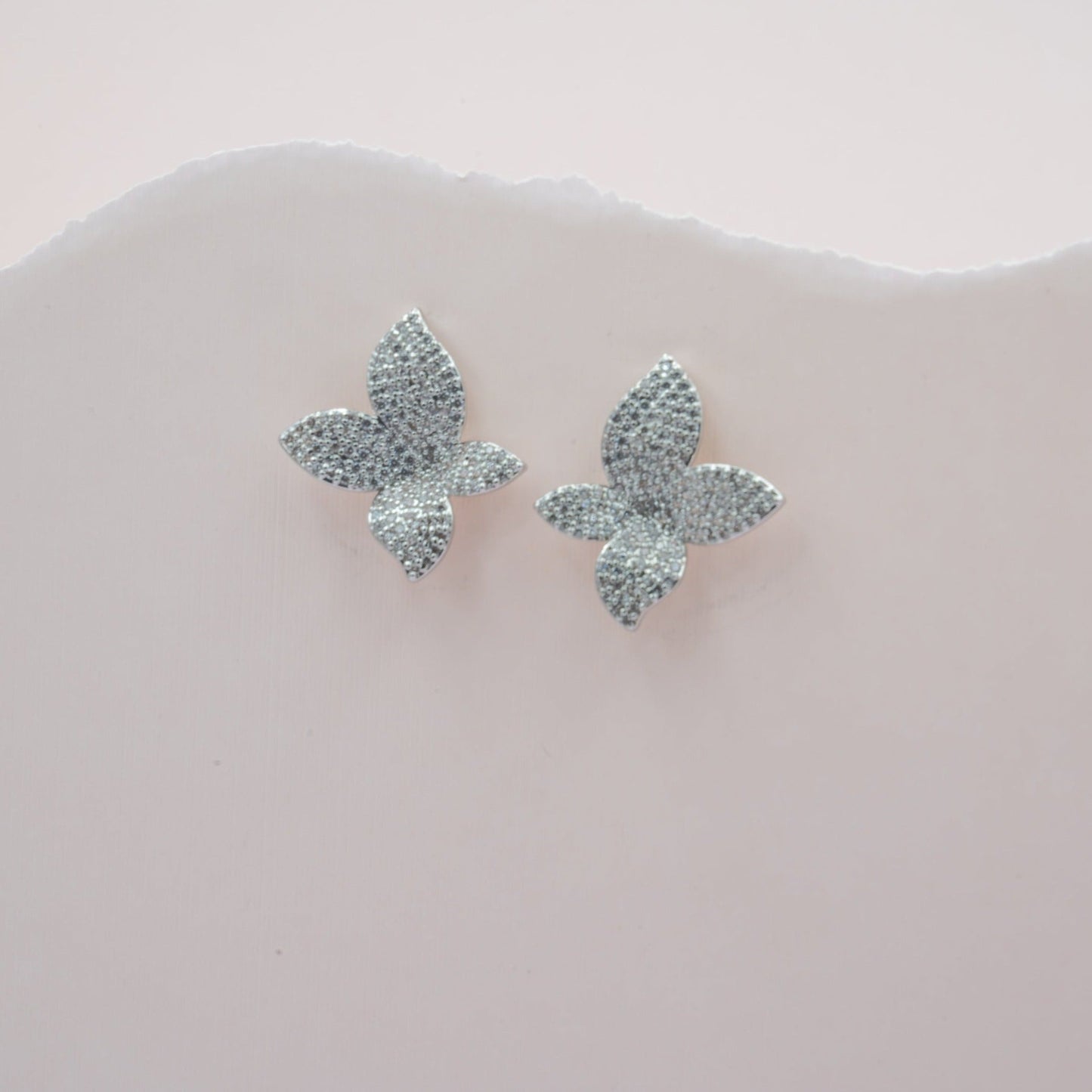 Four leaf studs earring